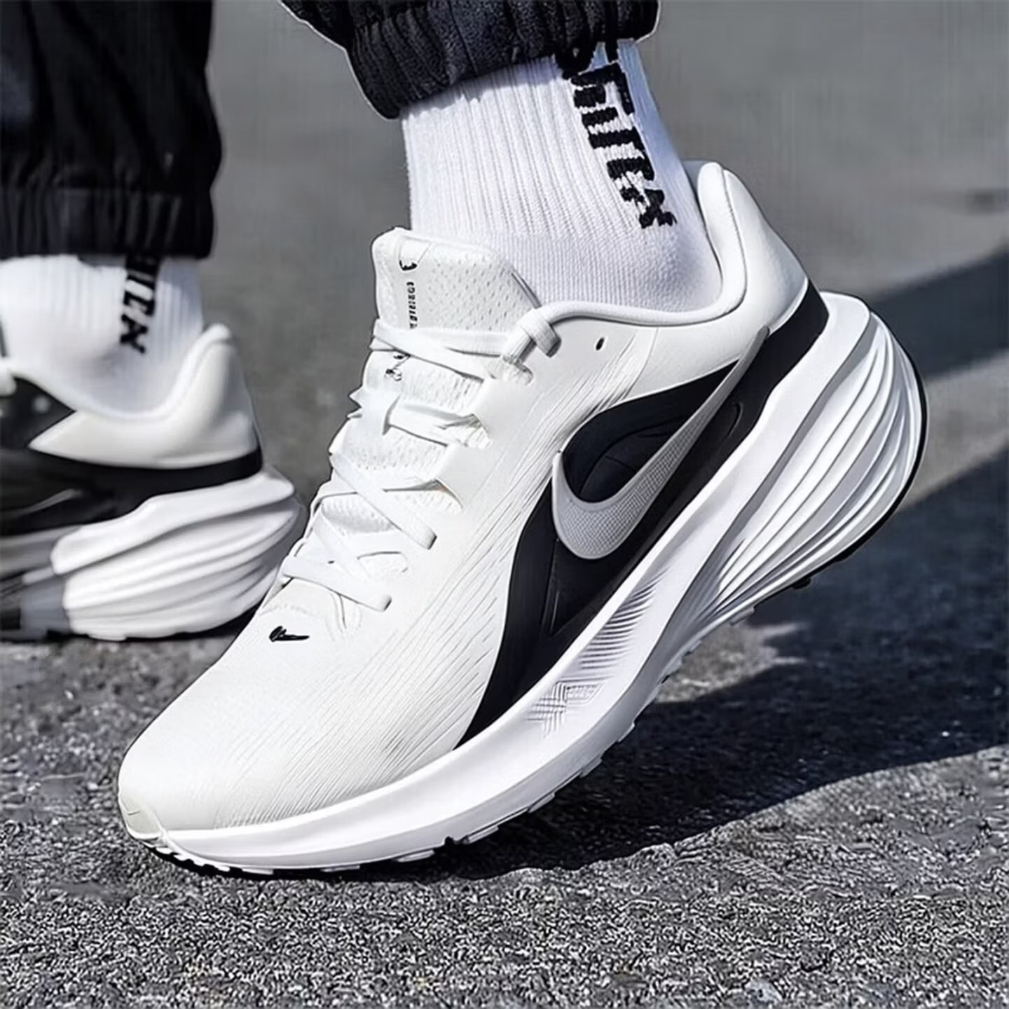 Men Shoes Size Nike - NIKE DOWNSHIFTER 14 รองเท้าวิ่งผู้ชาย รองเท้ากีฬาสำหรับวิ่งบนถนนในฤดูใบไม้ร่วง น้ำหนักเบา