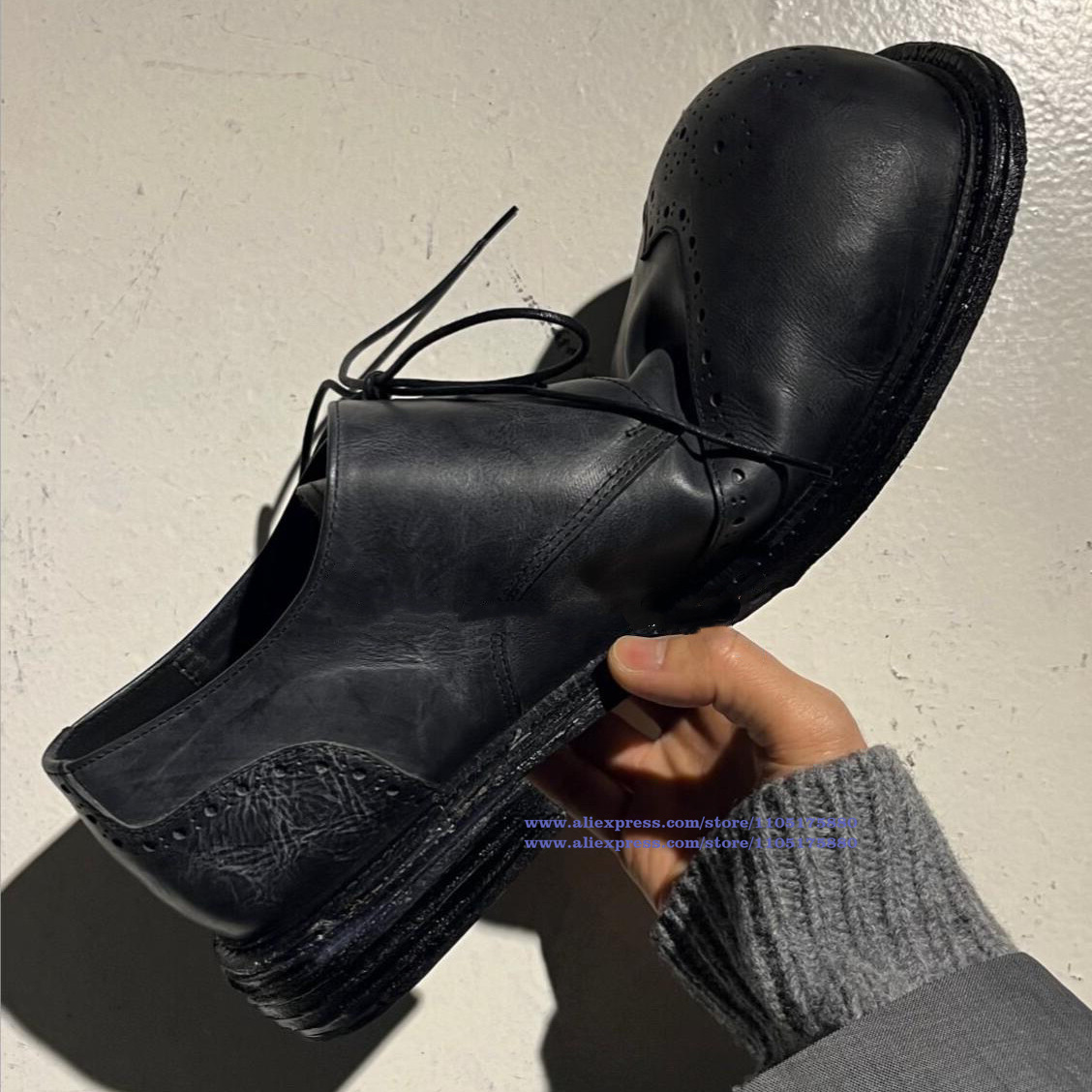 Oxford Brogue Leather - รองเท้าหนังสีดำสไตล์วินเทจแบบผูกเชือกทรงโบรก รองเท้าสตรีทแวร์เพิ่มความสูง หัวมนใหญ่ รองเท้าผู้ชายแฟชั่น รองเท้าผู้ชายอินเทรนด์