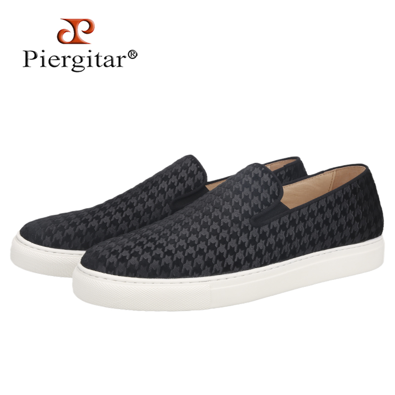 Boat Shoe Leather - รองเท้าสลิปออนแบบมินิมอลสำหรับผู้ชาย ดีไซน์หรูหราจาก Piergitar ลายฮาวด์สทูธ ผ้ากำมะหยี่สีดำ พื้นรองเท้าสีขาวเพิ่มความสูง